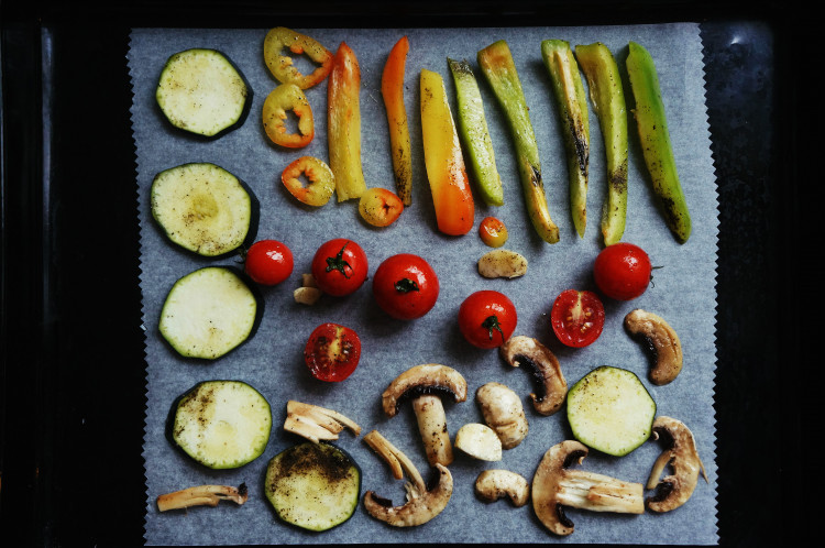 Как вкусно запечь овощи в духовке