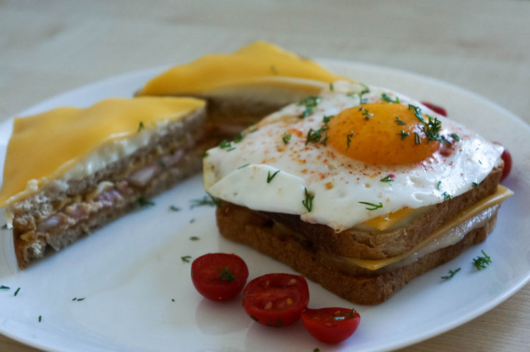 Французский завтрак: бутерброды Крок-Мадам и Крок-Месье