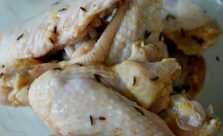Крылышки на сковороде в медово-горчичном соусе