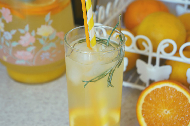 Апельсиновый лимонад с розмарином в домашних условиях